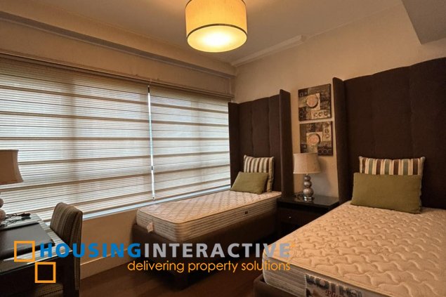 for lease 2br unit in edades tower