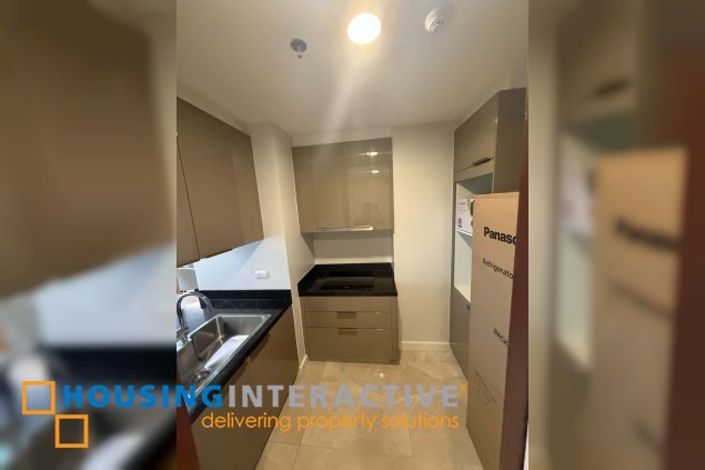 fully furnished 2br unit with parking for lease in grand hyatt residences