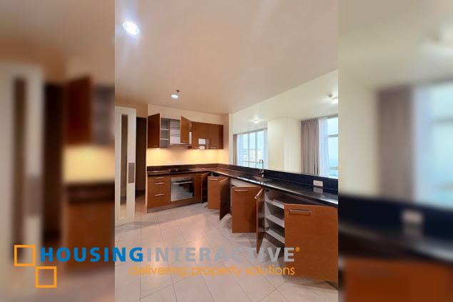 4br penthouse unit with parking for lease in proscenium at rockwell