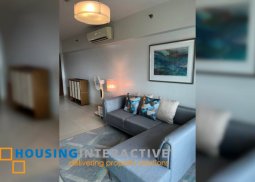 new renovated unit at two serendra red oak for lease