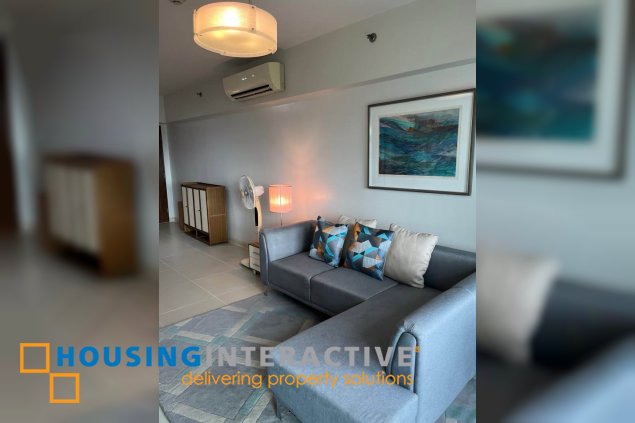new renovated unit at two serendra red oak for lease