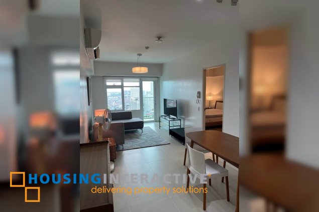new renovated unit at two serendra red oak for lease