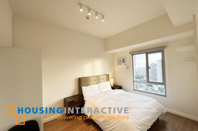 furnished 1br unit with balcony for lease in the vantage