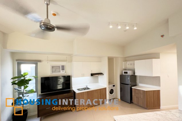 furnished 1br unit with balcony for lease in the vantage