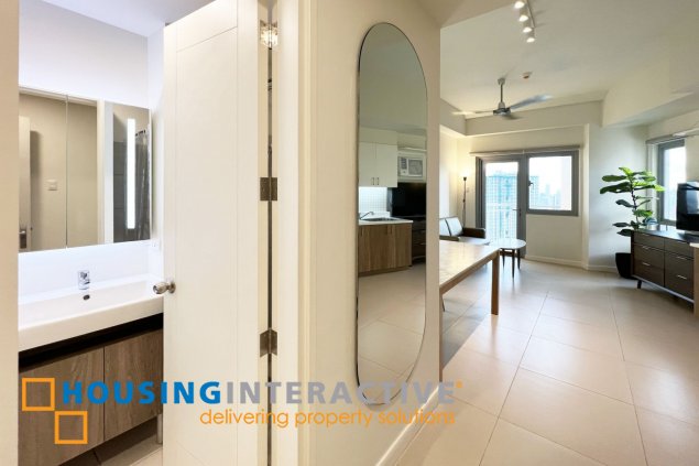 furnished 1br unit with balcony for lease in the vantage