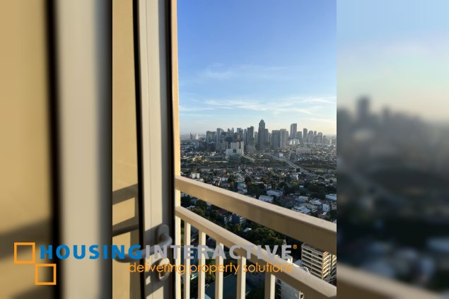 furnished 1br unit with balcony for lease in the vantage