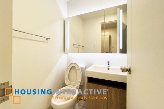 furnished 1br unit with balcony for lease in the vantage