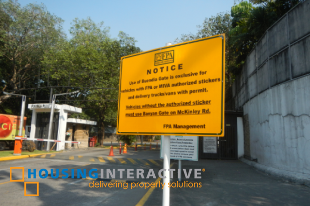 5br house with parking and pool for sale in north forbes park