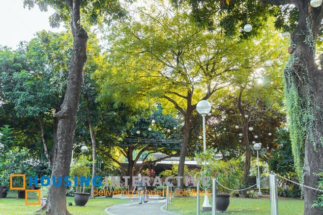 for sale 5br house with parking and pool in calumpang st., dasmariñas village