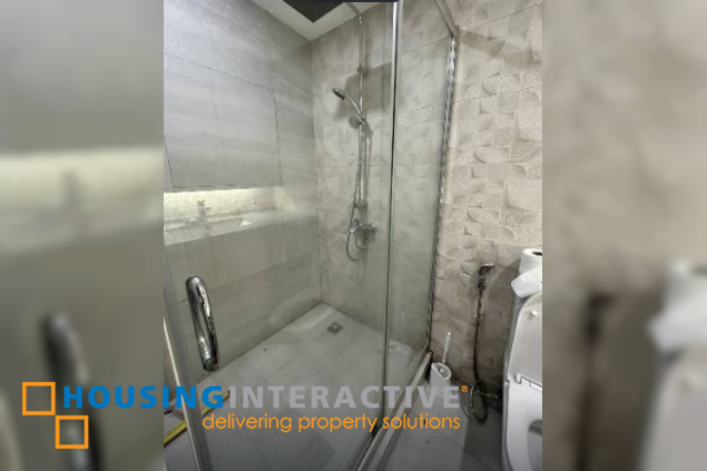 3br unit with parking for sale in galeria de magallanes