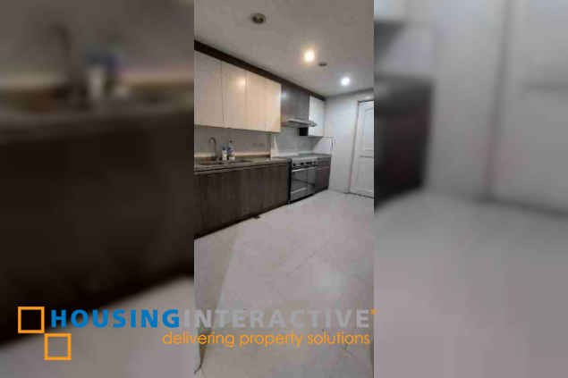 3br unit with parking for sale in galeria de magallanes