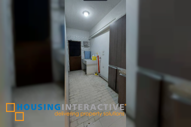 3br unit with parking for sale in galeria de magallanes
