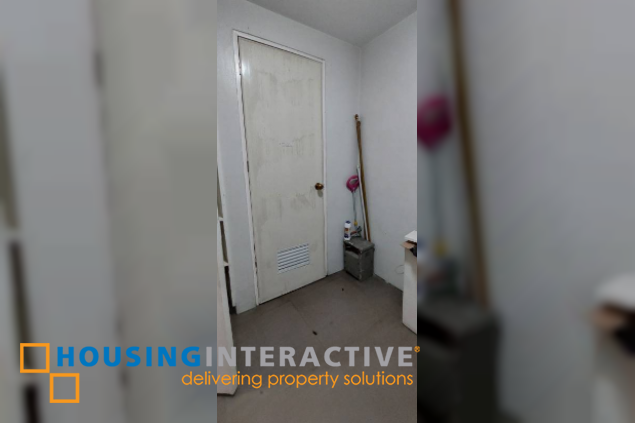 3br unit with parking for sale in galeria de magallanes