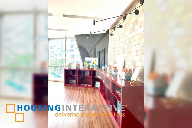 unfurnished 1 br condominium unit with 1 parking slot in the residences at commonwealth for sale