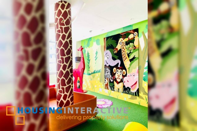 unfurnished 1 br condominium unit with 1 parking slot in the residences at commonwealth for sale