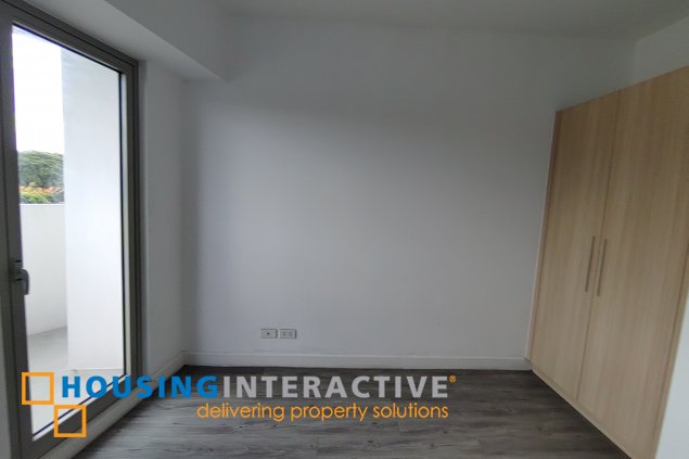 unfurnished 1 br condominium unit with 1 parking slot in the residences at commonwealth for sale