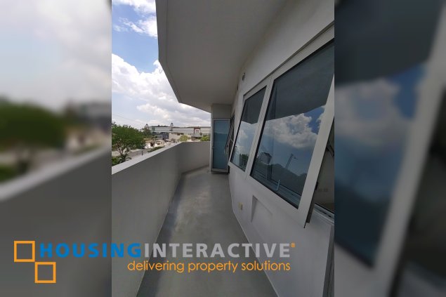 unfurnished 1 br condominium unit with 1 parking slot in the residences at commonwealth for sale