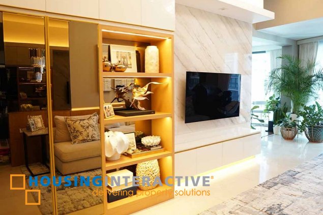 for sale 3br unit with parking for sale in grand hyatt north