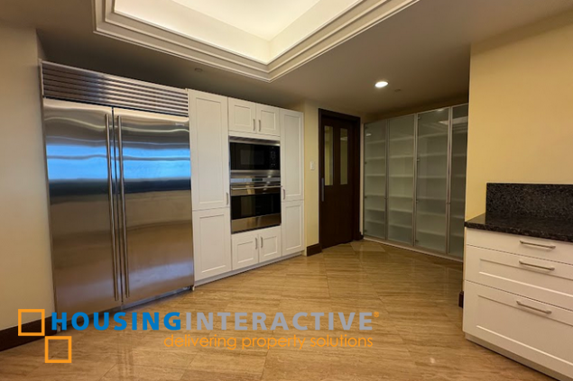 semi-furnished 4br unit with parking for lease in discovery primea