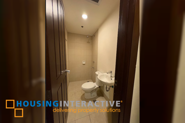 semi-furnished 4br unit with parking for lease in discovery primea
