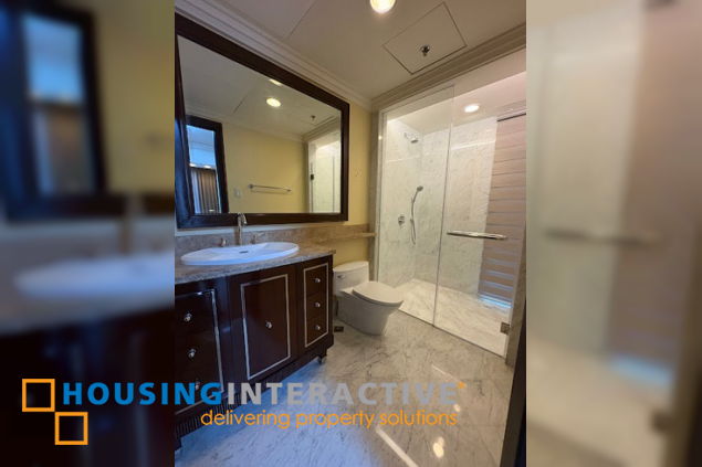 semi-furnished 4br unit with parking for lease in discovery primea