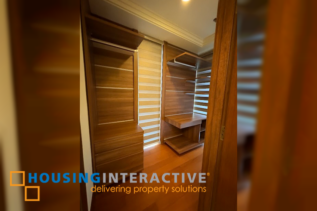 semi-furnished 4br unit with parking for lease in discovery primea