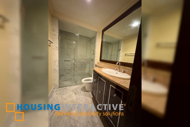 semi-furnished 4br unit with parking for lease in discovery primea