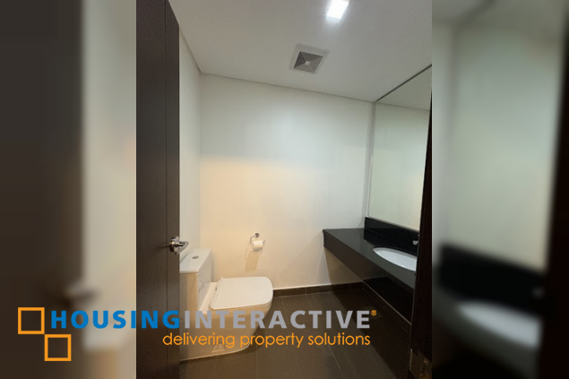 semi-furnished 3br unit with parking for lease in garden towers