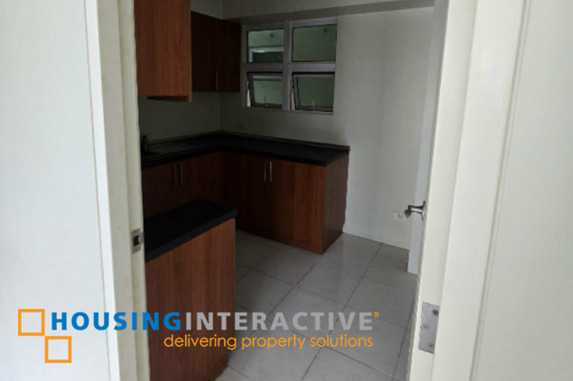 2 br unit with parking for sale in two serendra