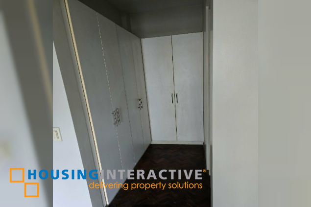 2 br unit with parking for sale in two serendra