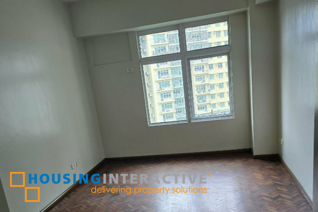 2 br unit with parking for sale in two serendra