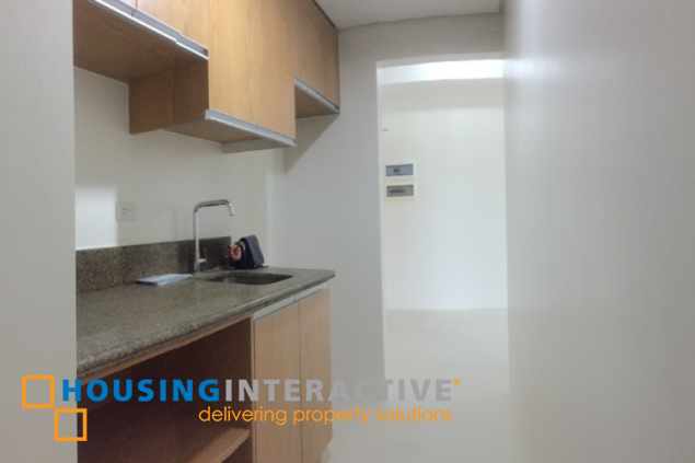 1br unit with balcony for sale in park avenue, bgc