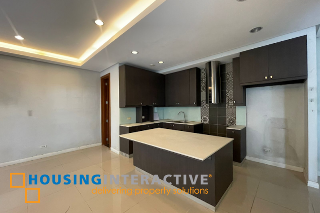 for sale 3-storey townhouse in quezon city
