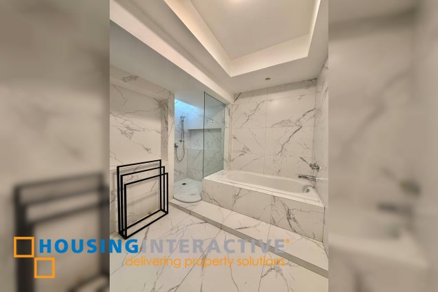 3 bedroom golf view unit for lease/rent in pacific plaza towers bgc