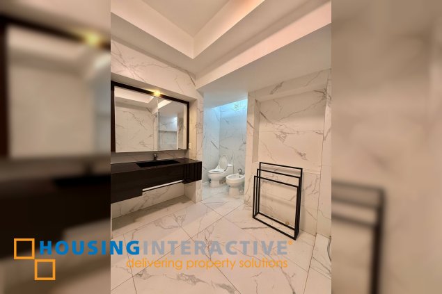 3 bedroom golf view unit for lease/rent in pacific plaza towers bgc