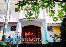 residential villa on commercial lot for sale
